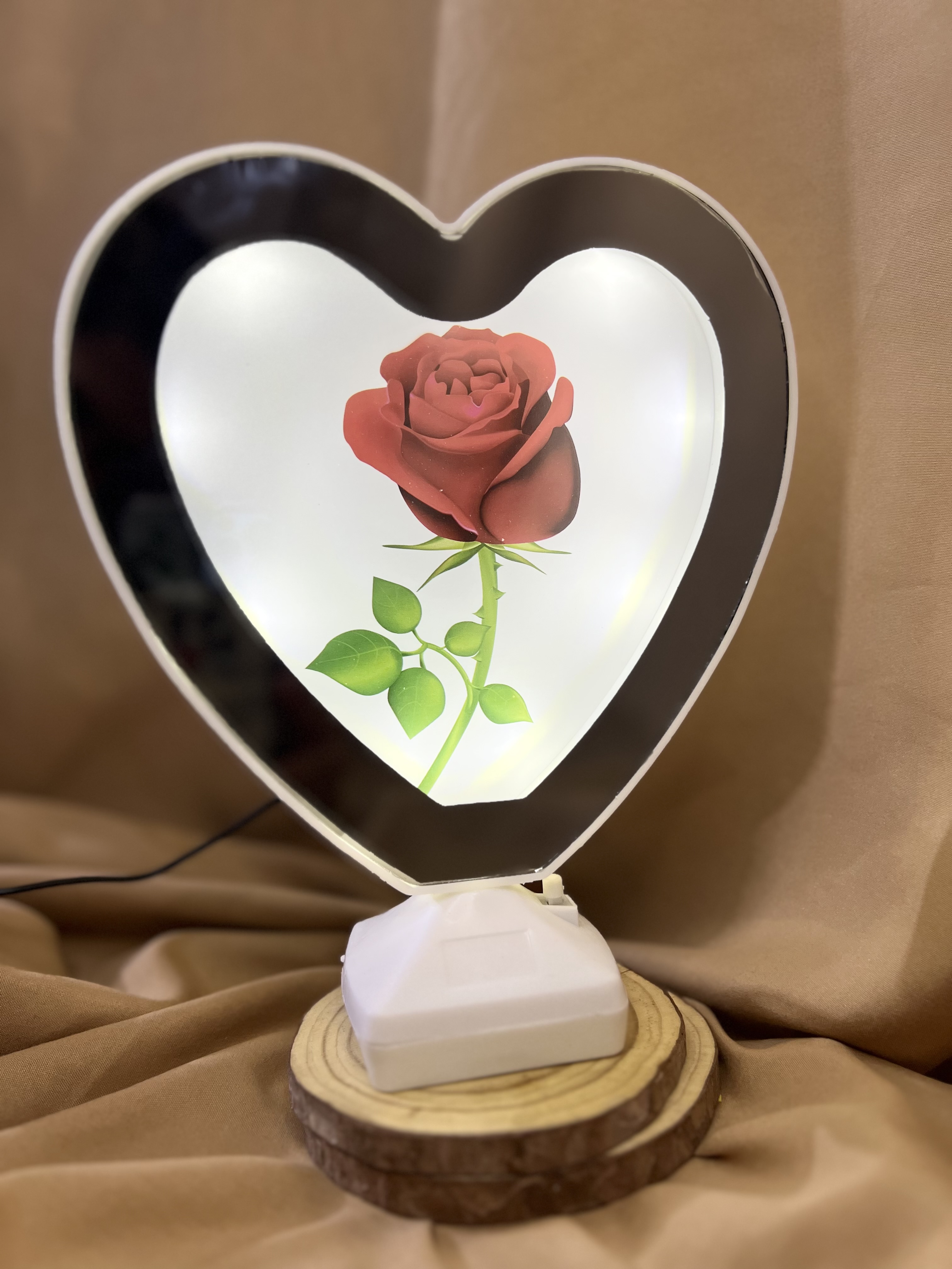 المرآه السحريه