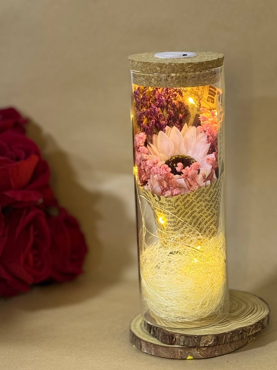 أسطوانة زهور طبيعية مضيئة