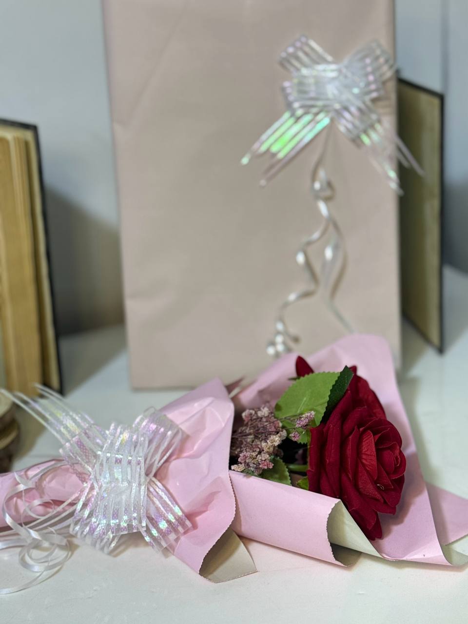 بوكيه ورد فاخر مع علبة هدية